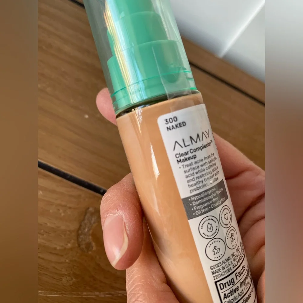 NEW Almay Clear Complexion Makeup Foundation - 300 Naked (Beige)